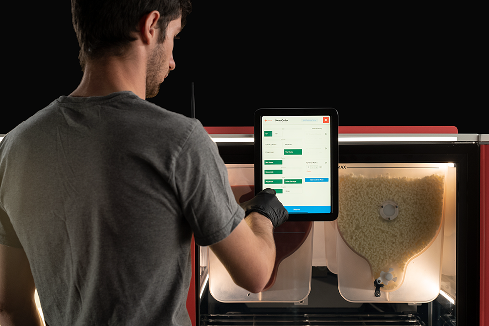 Enter your order onscreen, choosing size, toppings, and quantity. With an optional integration, your orders can move from your cloud-based POS directly to the station.