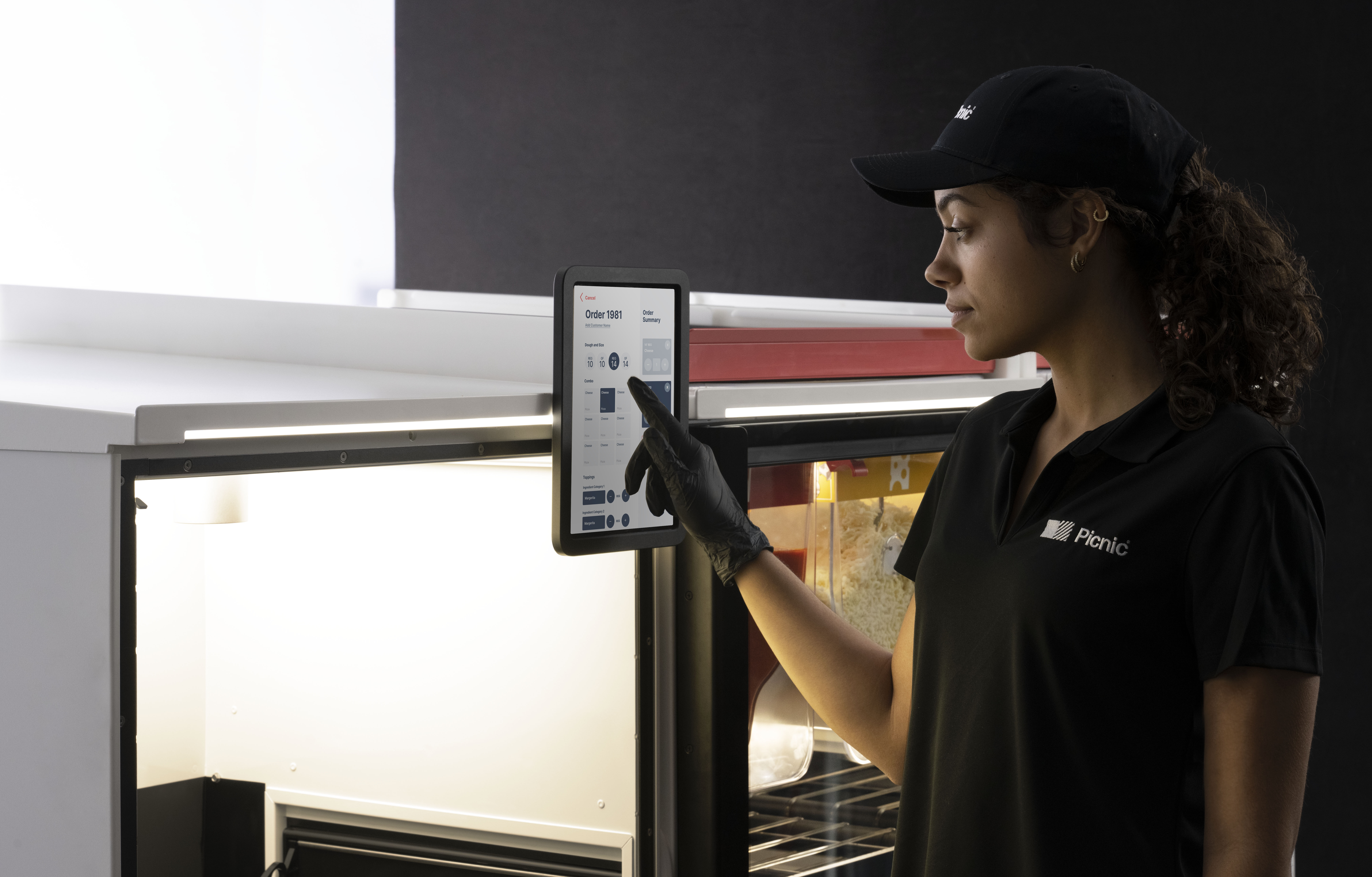 Enter your order onscreen, choosing size, toppings, and quantity. With an optional integration, your orders can move from your cloud-based POS directly to the station.